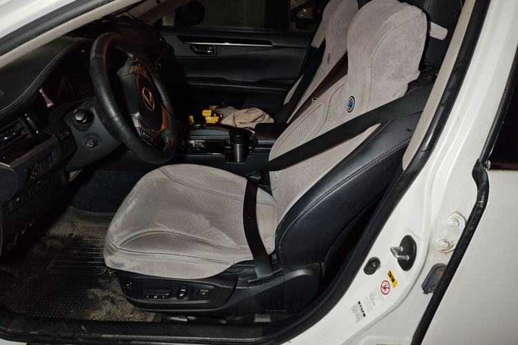 Used Lexus ES 2013 300h Elite Edition