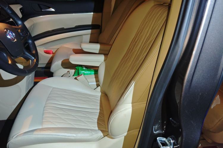 Used Buick GL8 2023 Facelifted Land Cruiser Executive Luxury Version