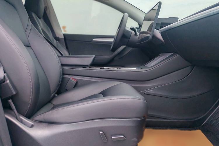 Used Tesla Model Y 2024 Rear-Wheel-Drive Version Right Front Seat