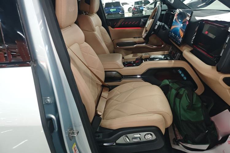 Used Formula Leopard 8 2025 Smart & Brave Flagship Edition 7 Seats