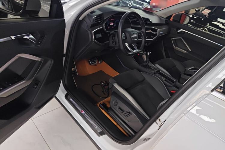 Used Audi Q3 2021 40 TFSI Fashion Dynamic Model
