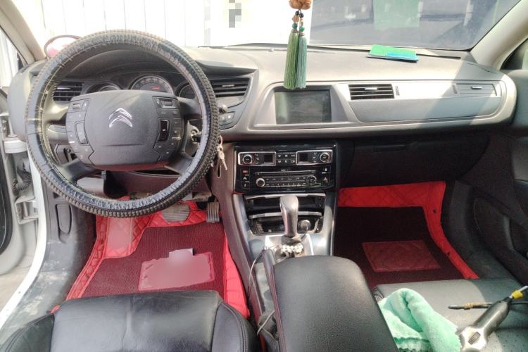 Used Citroen C5 2014 1.6T Automatic Prestige Model Center Console