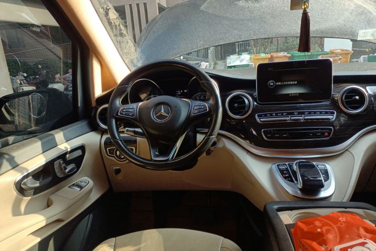 Used Mercedes-Benz V-Class 2018 V 260 Avantgarde Edition China VI