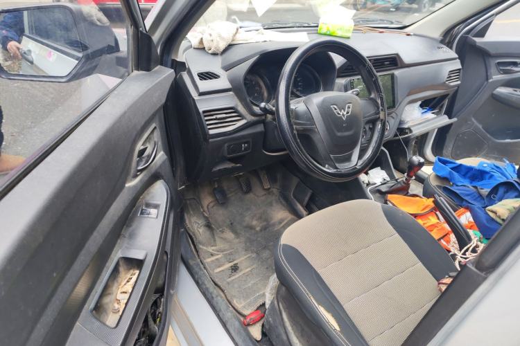 Used Wuling Hongguang 2019 1.5L S Basic Window-Sealed Vehicle China VI LAR Driver Seat