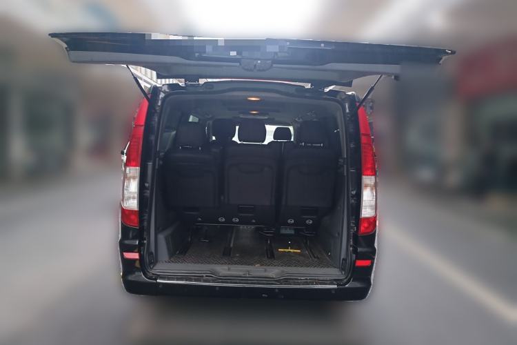 Used Mercedes-Benz Vito 2011 2.5L 7-seater executive version