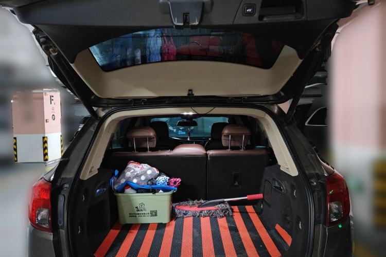 Used Buick Envision 2016 28T Four-Wheel Drive Luxury Model Trunk