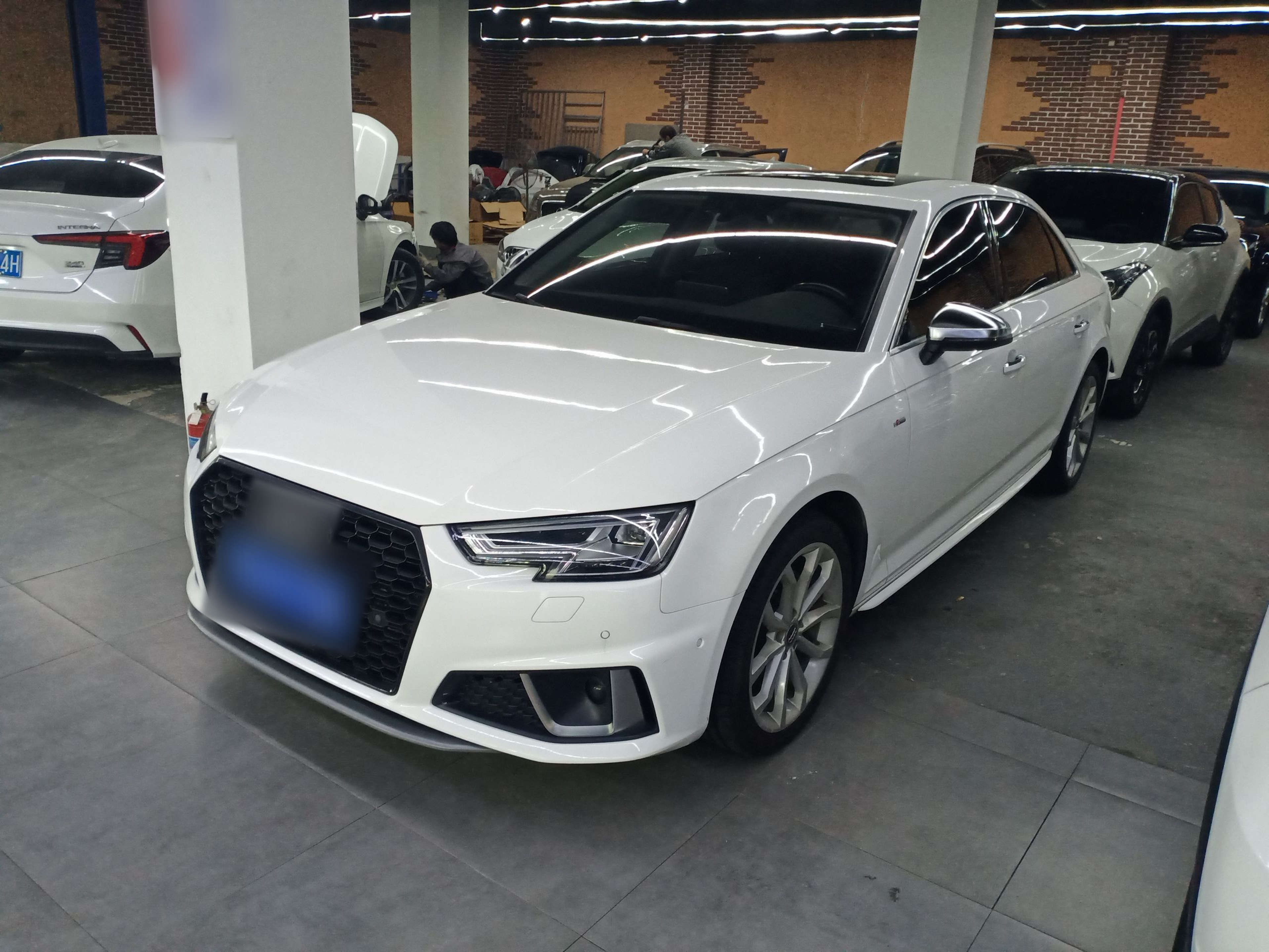 Под передней частью автомобиля