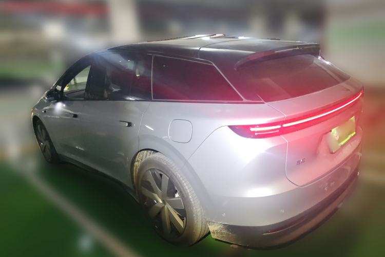 Used Li Auto i6 2025 Model Four-Wheel-Drive Standard Type
