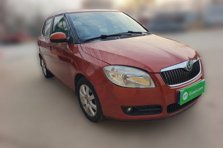 Used Skoda Fabia 2011 1.4L Manual Crystal Edition Front Right 45 Deg