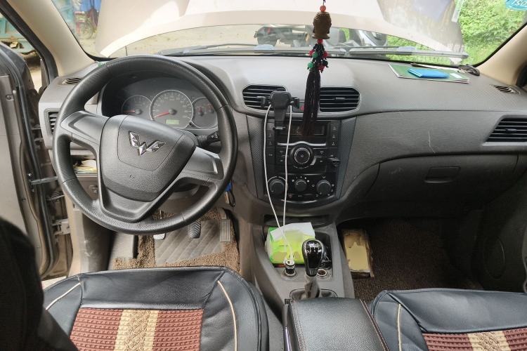 Used Wuling Hongguang 2015 1.2L S Base Model China V Standard Center Console