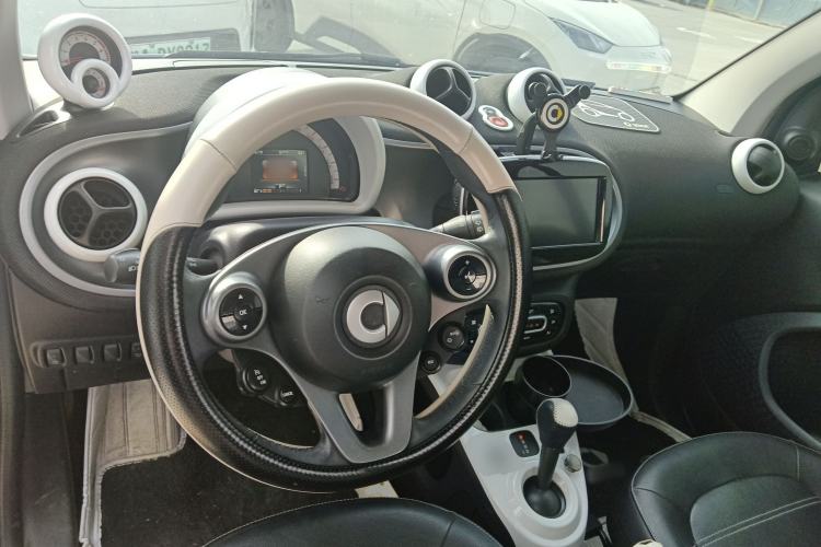 Used smart fortwo 2016 0.9T 66kW Hardtop Pioneer Edition Center Console