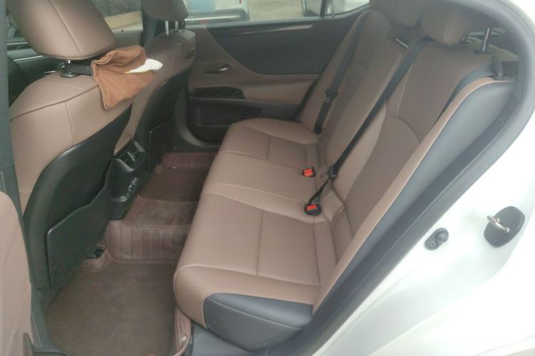 Used Lexus ES 2023 200 Excellence Edition