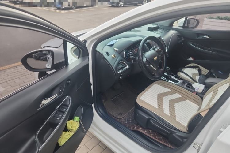 Used Chevrolet Cruze 2018 320 Automatic Pioneer Sunroof Edition Driver Seat