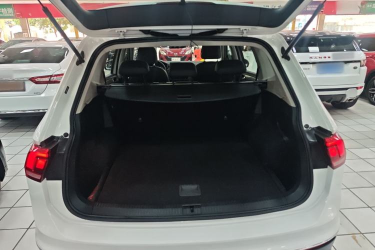 Used Volkswagen Tiguan L 2020 330TSI Automatic Two-Wheel Drive Panoramic Comfort Edition China VI Standard Trunk