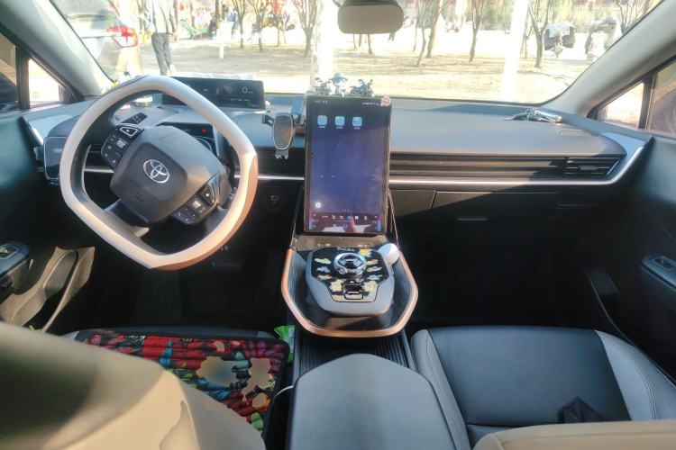 Used Toyota bZ3 2023 517 km Elite PRO Center Console