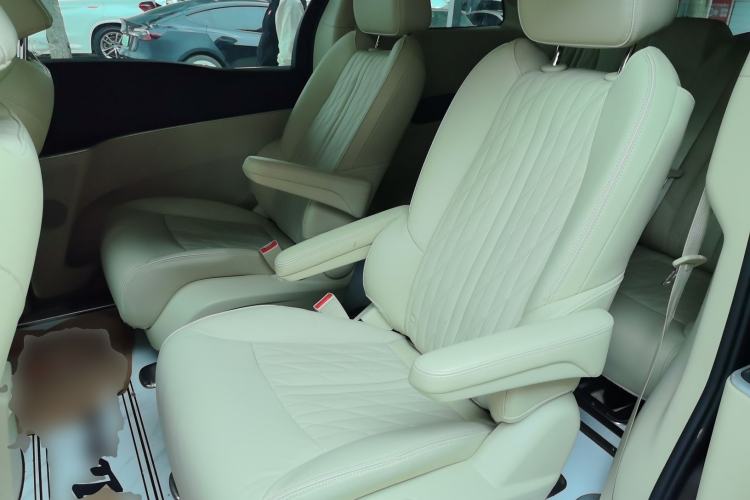 Used Buick GL8 2023 Facelifted Land Cruiser Executive Luxury Version
