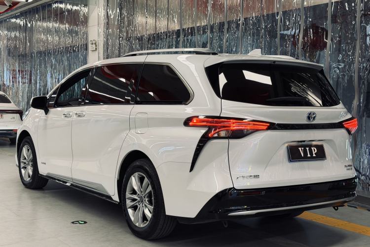 Used Toyota Sienna 2021 2.5L Hybrid Platinum Edition