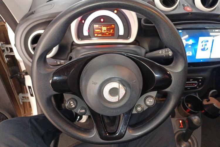 Used smart forfour 2016 1.0L 52 kW Dynamic Edition
