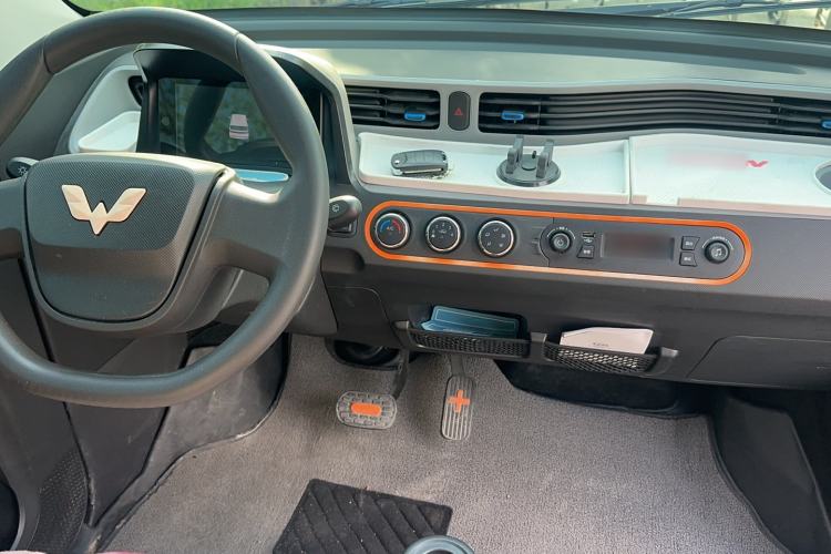 Used Wuling Hongguang MINIEV 2020 Enjoy Edition Lithium-Ion Battery Audio And AC Panel