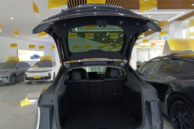 Used Tesla Model Y 2025 Long-Range All-Wheel-Drive Version