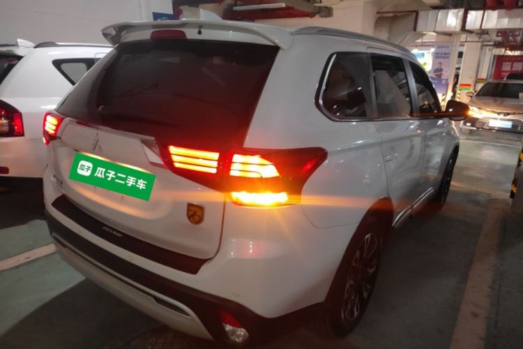 Used Mitsubishi Outlander 2019 2.0L Two-Wheel Drive Comfort Edition 5 Seats China VI Standard Rear Right 45 Deg