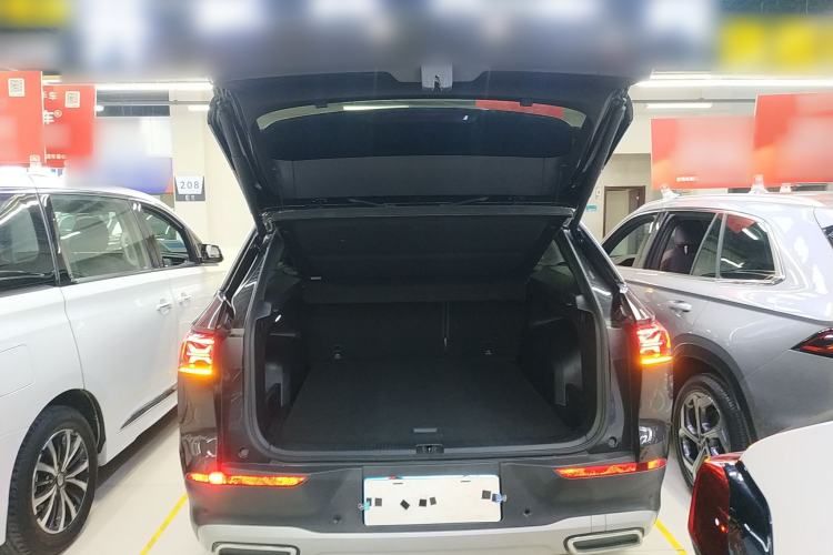 Used Volkswagen Tavendor 2023 330TSI Luxury Touring Edition Trunk