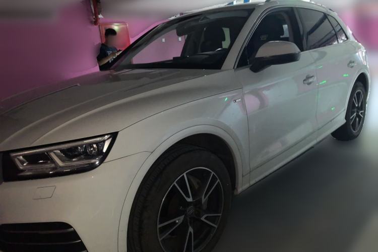 Ojetý Audi Q5L 2020 Updated 40 TFSI Prestige Fashion Edition