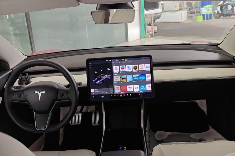 Used Tesla Model 3 2020 Revised Version Standard Range Rear-Wheel Drive – Upgraded Edition Center Console