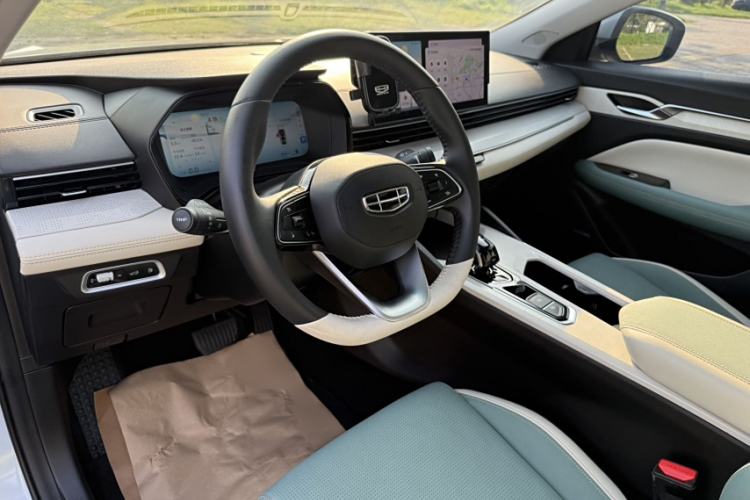 Used Geely Auto Emgrand L HiP 2022 1.5TD-DHT Pro 100KM Super Swift Interior 4