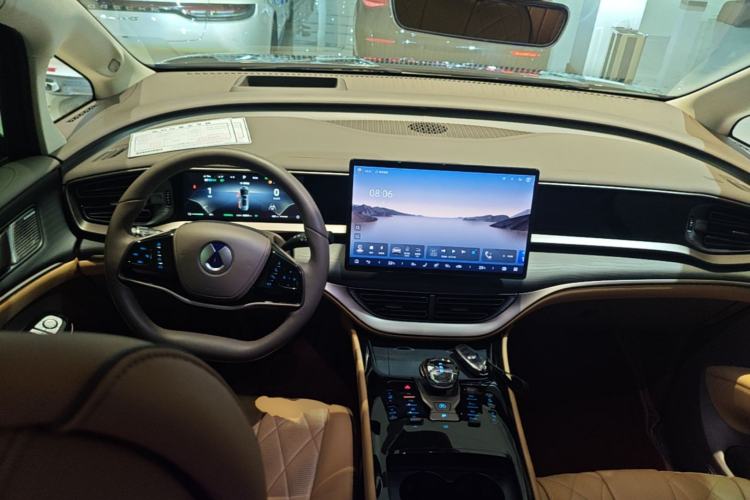 Used Denza D9 2022 DM-i 970 Four-Wheel Drive Flagship Model Center Console