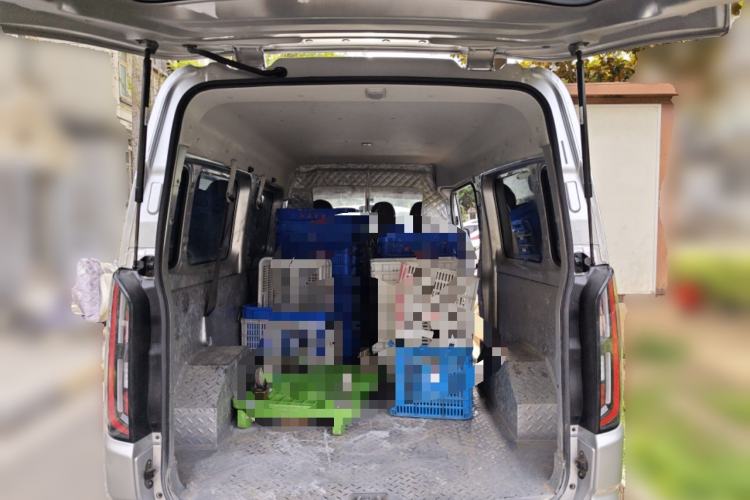 Used Foton Tianyuan V 2024 Tuyano Grand V CITY 2.0T Manual Long Wheelbase Mid-Height Roof Rear Single Tire – Available in 5/6/7/9-Seater Configurations Trunk