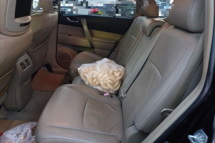 Used Toyota Highlander 2011 2.7L Two-Wheel Drive 5-Seater Sport Edition Left Rear Seat