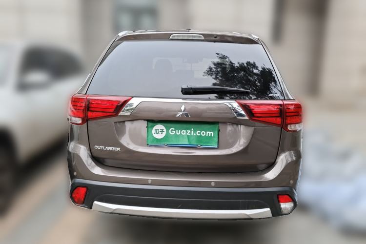 Used Mitsubishi Outlander 2016 2.4L 4x4 Elite Edition 7-Seater Rear