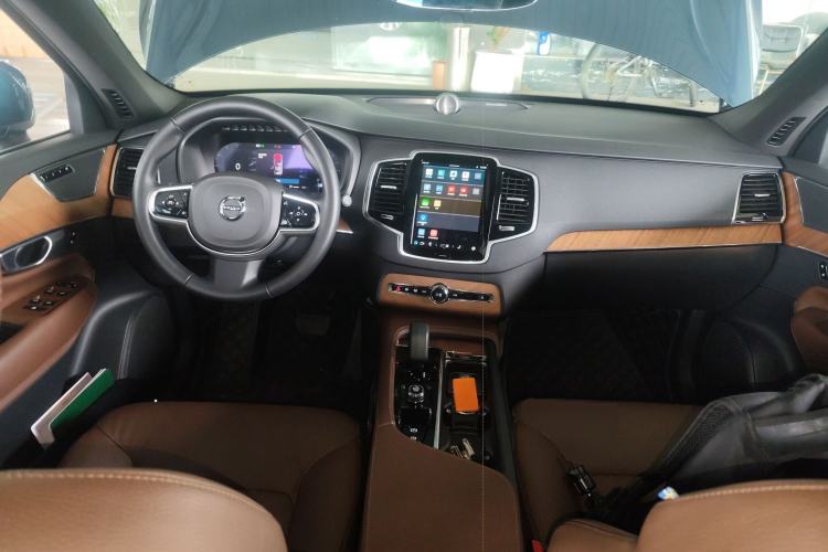 Used Volvo XC90 2024 B6 Zhiyi Luxury 7-Seater Center Console