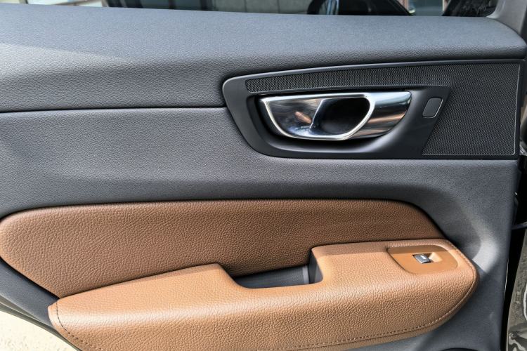 Used Volvo XC60 2021 T5 4x4 Smart Luxury Edition Interior 11