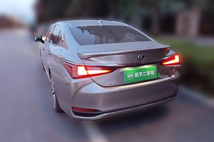 Used Lexus ES 2020 300h Premier Edition