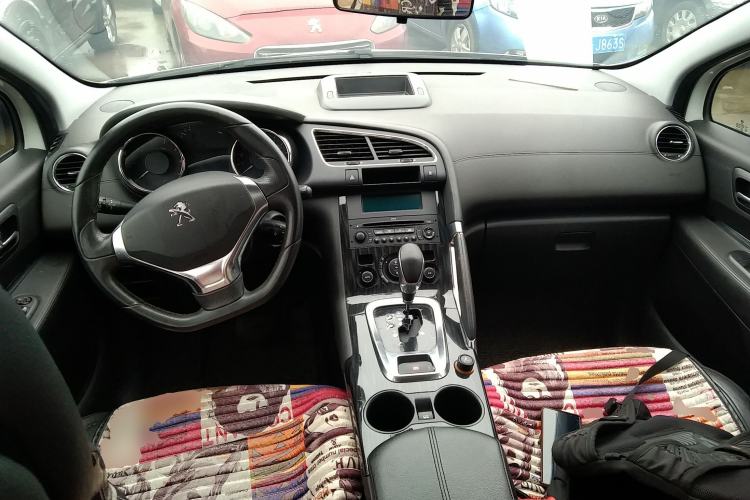 Used Peugeot 3008 2013 2.0L Automatic Trend Edition Center Console