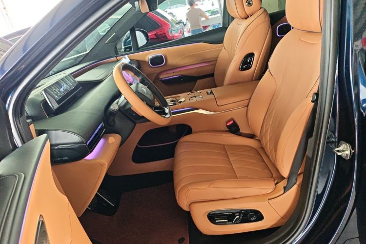 Used Hyptec HL 2025 700 Ultra Six-Seater All-Wheel-Drive LiDAR Version Left Front Seat