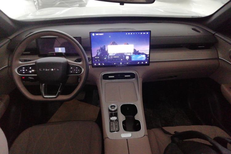 Used Chery Tiggo 8 PLUS 2025 290TGDI DCT Prestige 5-Seater
