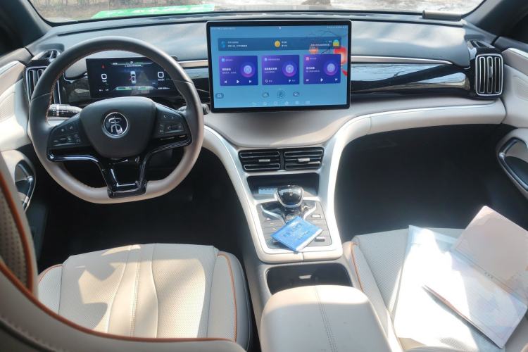 Used BYD Song Pro New Energy 2024 HONOR Edition DM-i 110KM Excellence Model Center Console