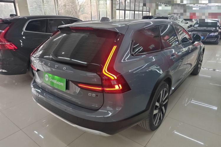 Used Volvo V90 2022 Cross Country B5 AWD Prestige Edition