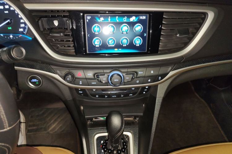Used Buick Excelle GX 2018 18T Automatic Flagship Model Audio And AC Panel