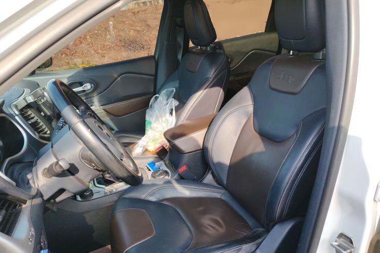 Used Jeep Cherokee 2016 2.4L Professional Smart Version