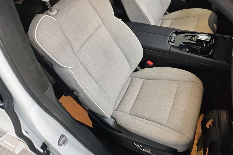 Used Volvo EM90 2025 Ultra Six-Seater
