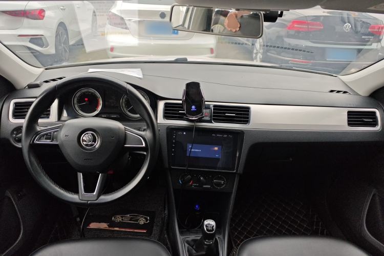 Used Skoda Rapid 2018 1.4L Manual Comfort Edition Center Console