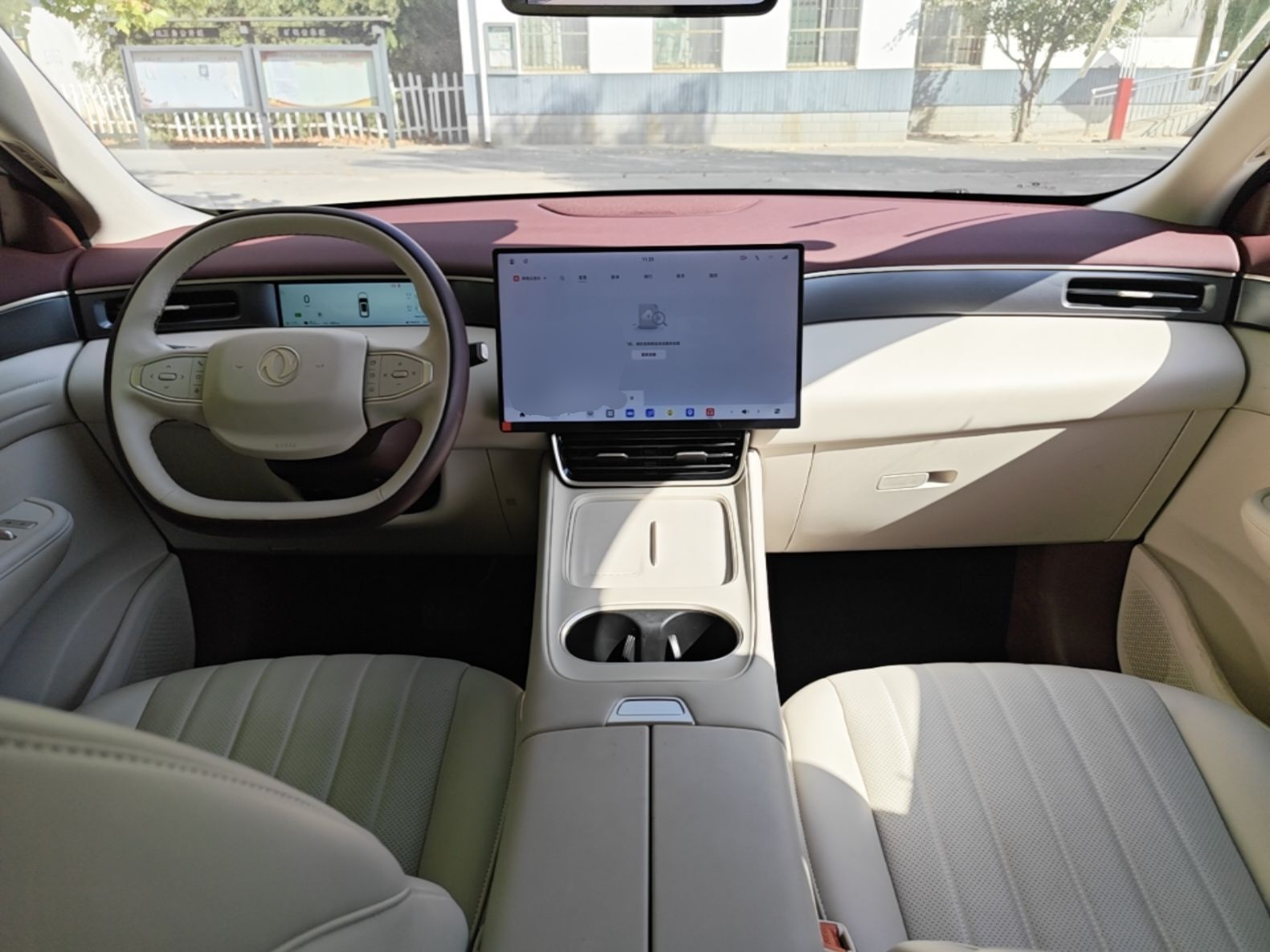 Dongfeng Aeolus L8 2025 Model 185KM Dream Edition — снимка 12