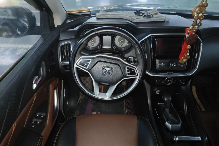 Used JMC Yusheng S350 2017 2.0T Automatic 2WD Diesel Luxury Version with Sunroof 7 Seats
