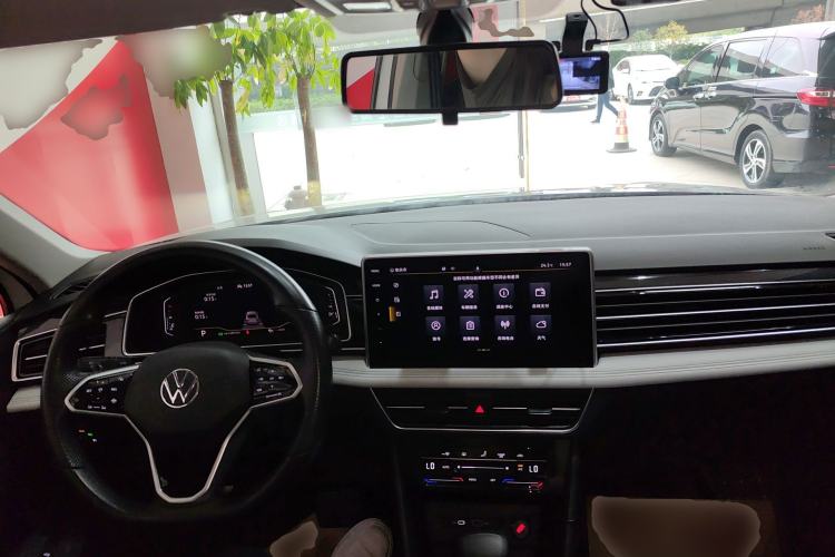 Used Volkswagen Tiguan L 2022 330TSI Automatic Two-Wheel Drive Smart Edition Center Console