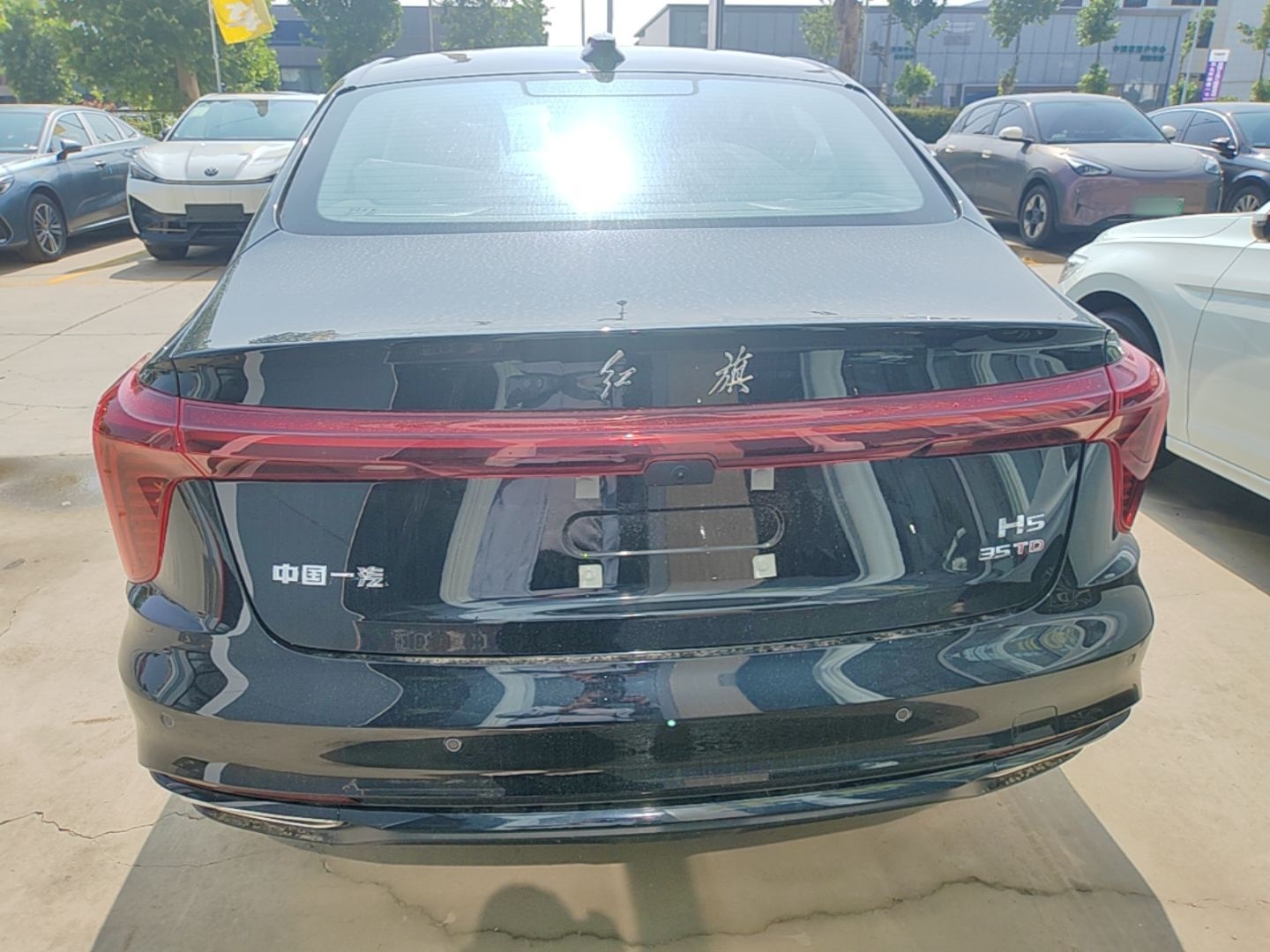 Hongqi H5 2026 Model 1.5T DCT Qi Yun Pro Edition — снимка 5