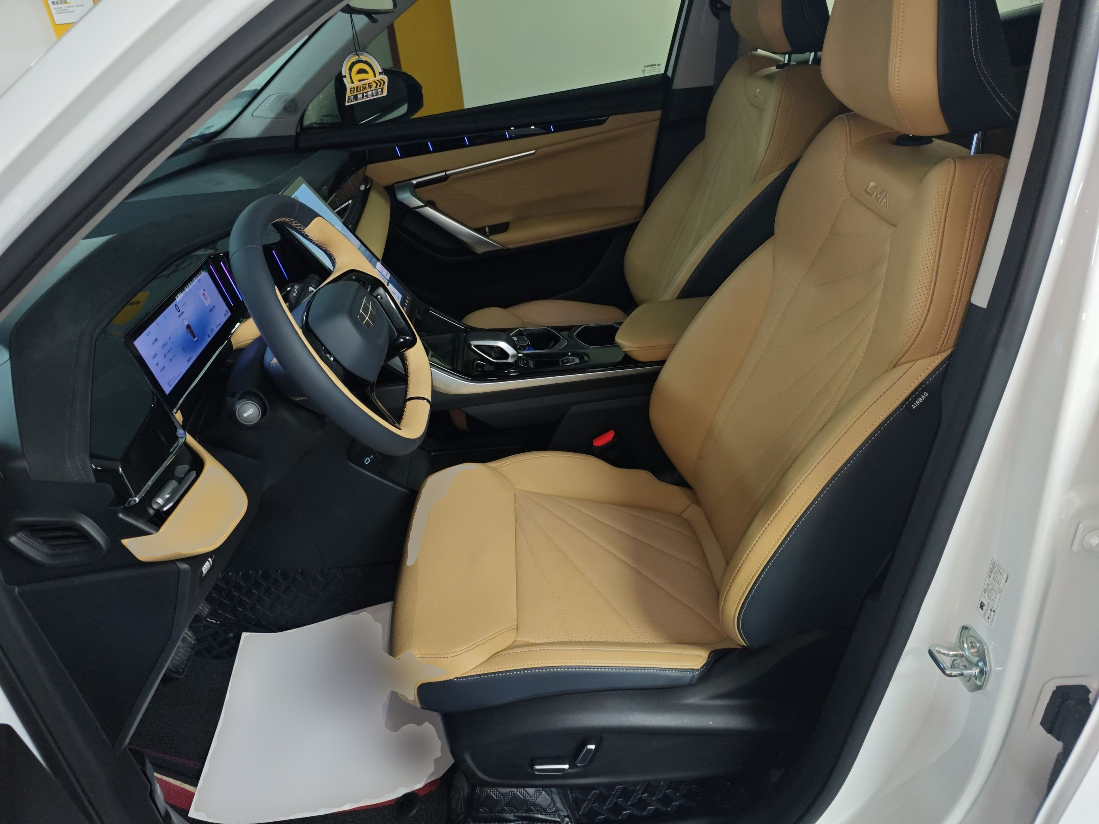 المقاعد الأمامية داخل السيارة